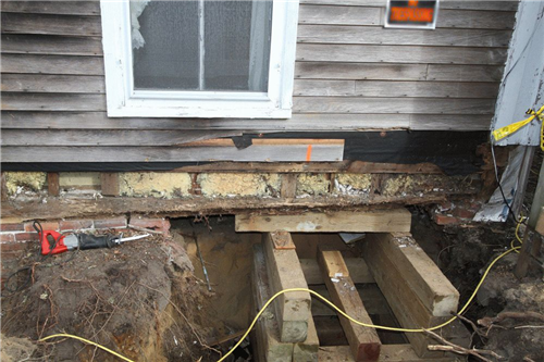 Замена фундамента под деревянные и каркасные дома, ремонт старых домов