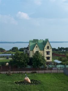 Пол дома с отдельным входом на берегу Минского моря.
