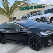 Tesla, X 75D, 2015. Запас хода от 400 км.