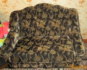 Мягкий диван односпальный и кресло