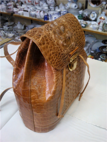 Рюкзак из кожи крокодила