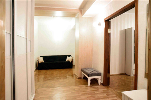 Просторная 3-комнатная квартира в центре города возле стадиона Динамо.